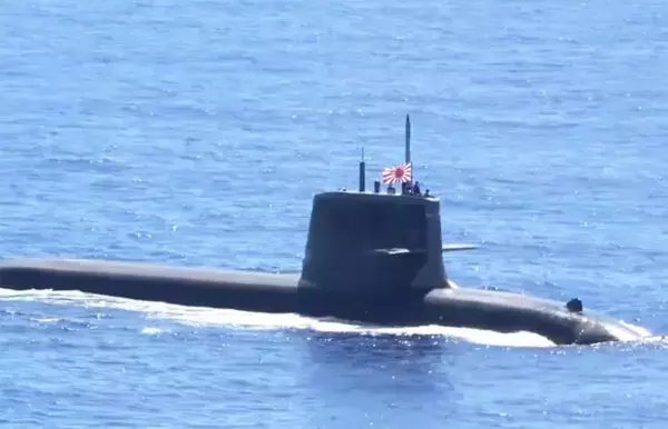 海自潜水艦の魚雷が「船尾を吹き飛ばす！」標的艦のすぐ真下でとてつもない水柱！ 太平洋での“実弾演習” 動画が公開