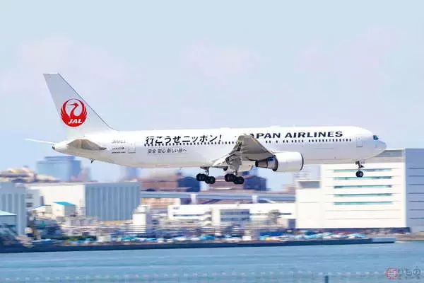 「千円札2枚でフルフラット席に！ JAL人気席「クラスJ」のなかの“ウラ神席”に乗る」の画像