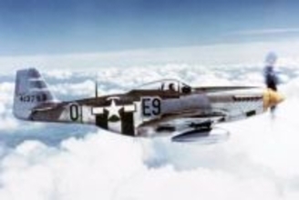 米軍P-51戦闘機が追跡した「直径90mの未確認飛行物体」とは？ 公式見解も二転三転