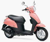 「バイクが「9万9800円」の衝撃…！ 「激安のスズキ」の“兄貴分”とは？ 販売29年のド定番スクーターに」の画像1