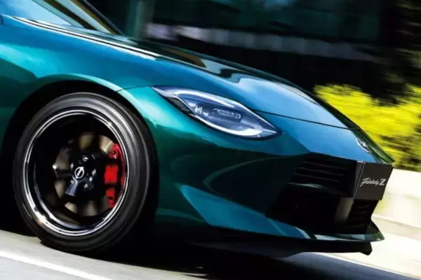 「歴代オーナーが泣く」 顔が変わった「フェアレディZ」改良型に反響！ “グッとくる”ポイントとは？