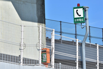 高速道の「非常電話」阪神高速も運用停止へ 都市高速でも役目を終えた？ 非常時に「してほしいこと」とは？