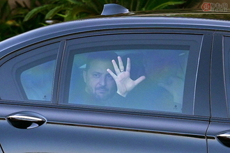 ゼレンスキー大統領「撮った！」特別車越しに間近で見た表情 その瞬間は絶対に忘れられない