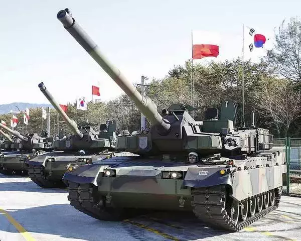 もう出荷!? 韓国からポーランドへ輸出の戦車＆自走砲 契約からたった3か月でなぜ可能？