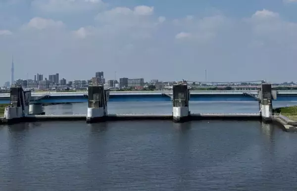 開いてる！ 東京の“巨大な水門”が7年ぶり全開モード 国交省が映像公開 効果はかなりあった？