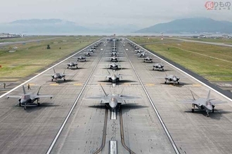 山口・岩国でF-35＆F-22勢ぞろいの「エレファントウォーク」実施 米海兵隊＆空軍