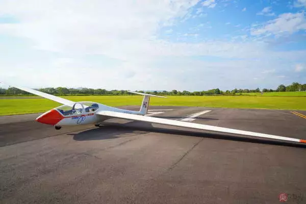 え、その速度でなんで上昇!? 無動力で数時間飛行 北海道でのグライダー体験が凄すぎた！