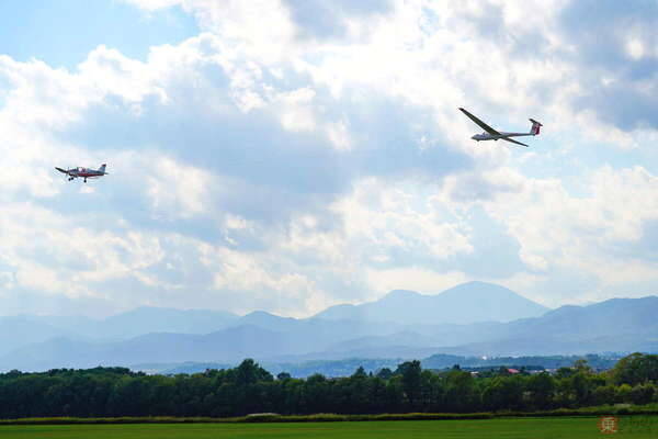 え、その速度でなんで上昇!? 無動力で数時間飛行 北海道でのグライダー体験が凄すぎた！