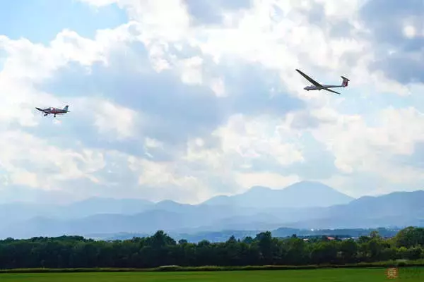 「え、その速度でなんで上昇!? 無動力で数時間飛行 北海道でのグライダー体験が凄すぎた！」の画像