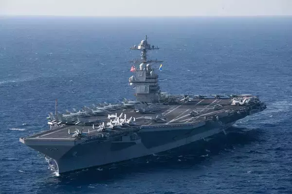 中東に展開する米海軍の最新「巨大空母」“ベトナム戦争並み”長期派遣で疲弊か トイレ詰まりに続き火災も発生