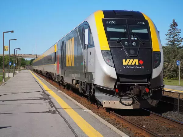 まるで日本の特急？「動力分散方式」にしか見えない「動力集中方式」の新型車、北米で大ヒットも「寒さに弱い」という課題