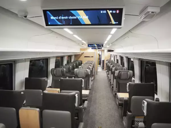「まるで日本の特急？「動力分散方式」にしか見えない「動力集中方式」の新型車、北米で大ヒットも「寒さに弱い」という課題」の画像