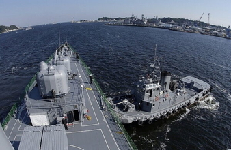 巨大な護衛艦も港ではちゃんと動けない!? 陰ながら海上の防衛を支えている船たちとは？