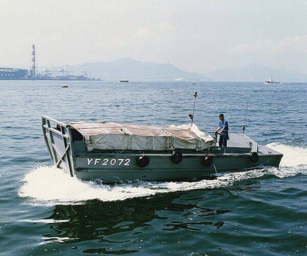 巨大な護衛艦も港ではちゃんと動けない!? 陰ながら海上の防衛を支えている船たちとは？