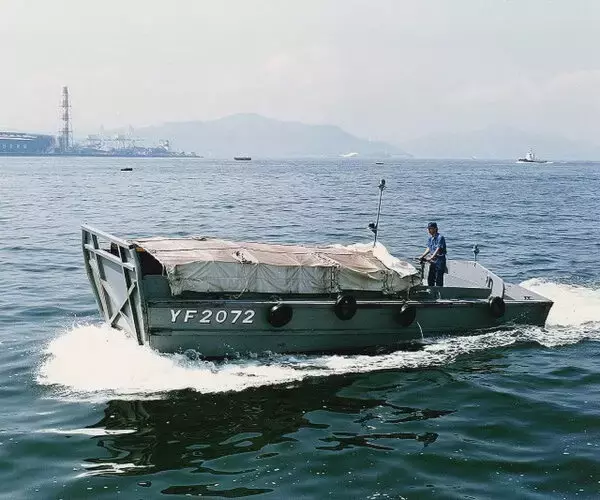 「巨大な護衛艦も港ではちゃんと動けない!? 陰ながら海上の防衛を支えている船たちとは？」の画像