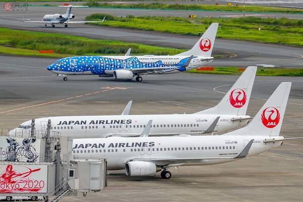 JTA ボーイング737の客室窓 左右で数が違う? 新旧737でも異なる非対称の理由とは