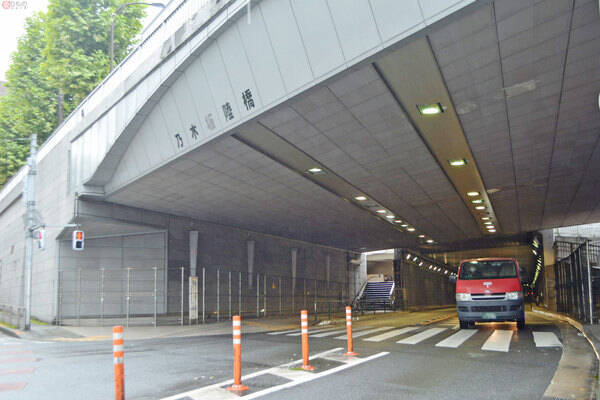 乃木坂トンネルの不思議 抜けたら墓地だし 陸橋の上に入口だし 年9月28日 エキサイトニュース