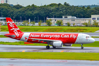 名物「セクシー制服」も見納めか？ エアアジアJ日本撤退 しかし海外から「黒船」が…