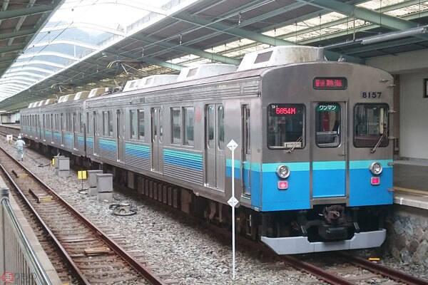 伊豆急に 歌舞伎色 登場 なつかしの東急8000系を堪能する旅 で貸切列車を運行 年10月18日 エキサイトニュース