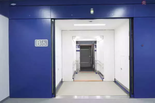 「これが「未来の新幹線」か!? 客室が大進化した最新超電導リニア「L0系改良型試験車」」の画像