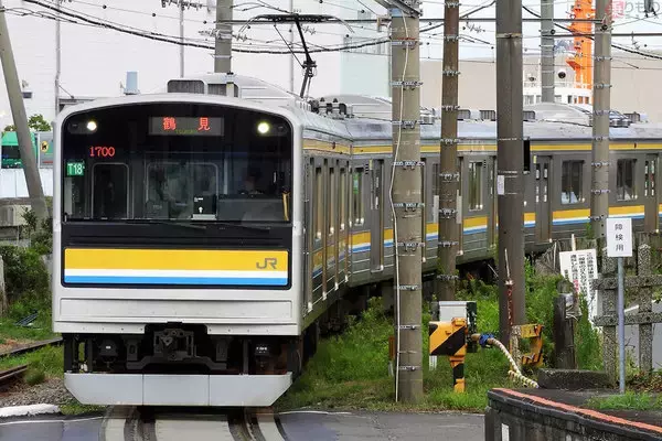 夜のJR鶴見線を貸切！ 工場夜景ガイド添乗で全線走破 Go To対象のツアー12月開催