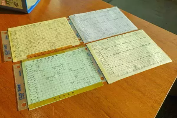 「【超貴重】歴史に幕 ANA「紙の時刻表」66年でどう進化？ 初期の厚紙時代から見てきた」の画像