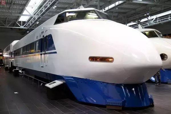 100系新幹線の「鼻」取れる！ ライトも営業時と同じ照度に 「リニア・鉄道館」冬企画