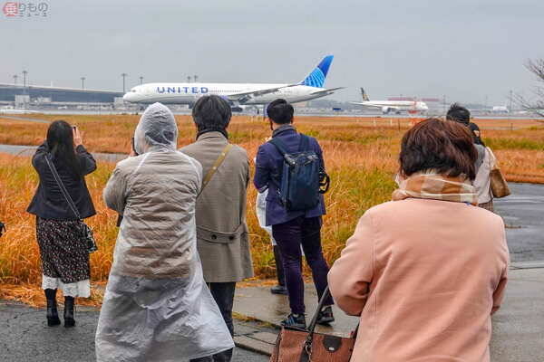 成田空港のマル秘施設行けます JALのユニーク「遊覧飛行」 なぜか「入国審査」も