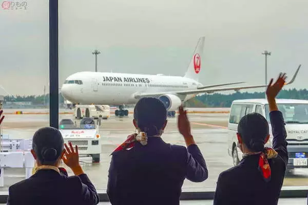 成田空港のマル秘施設行けます JALのユニーク「遊覧飛行」 なぜか「入国審査」も