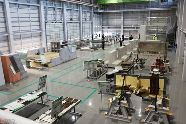 ズラリ並ぶ巨大構造物 NEXCO東日本の研修施設に潜入 実物叩いて学ぶコンクリートの劣化