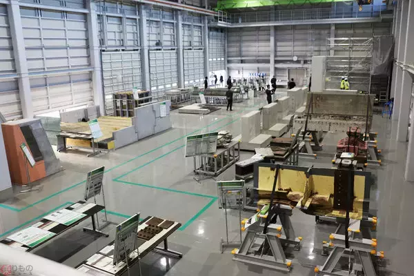 「ズラリ並ぶ巨大構造物 NEXCO東日本の研修施設に潜入 実物叩いて学ぶコンクリートの劣化」の画像