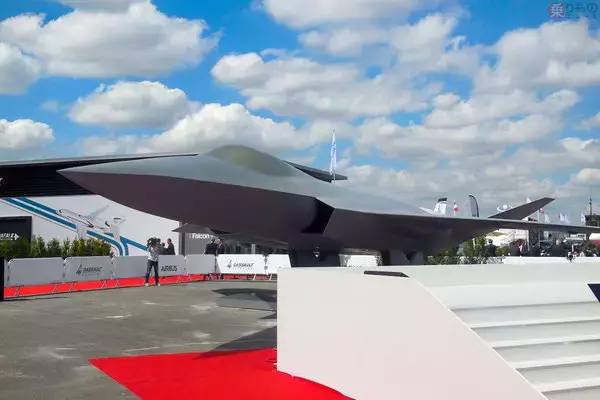 「新型空母も「ワンオペ」か 不経済極まりない空母1隻体制をフランスがやめられないワケ」の画像