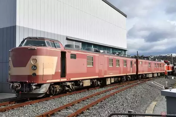 現存1編成のみの国鉄「443系」京都鉄道博物館に現る 「ぜひ見たい」の声で実現