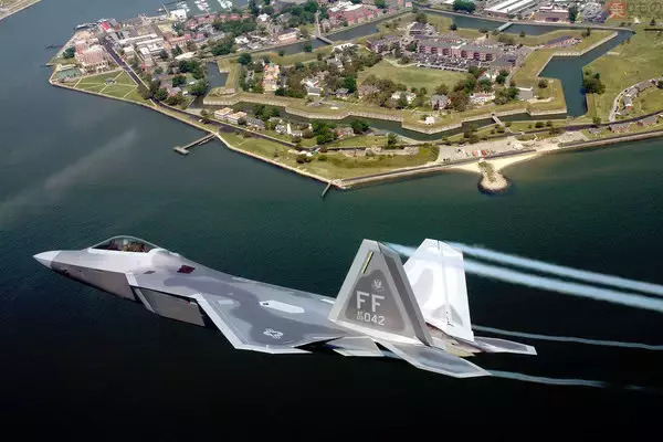 次期戦闘機開発 海外パートナー企業に関し歯切れが悪いのはなぜ？ LM社はまだ「候補」