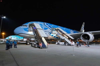 ANA「初日の出フライト」に巨大機「A380」初投入 異例のフライト 機内の様子は？