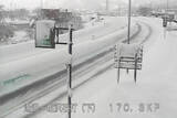 「高速道路 冬タイヤだけではNGの「チェーン規制」可能性も 大雪で通行止め拡大」の画像1