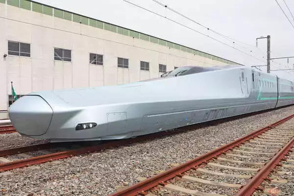 時速360kmで5G通信成功 新幹線の試験車両「ALFA-X」で下り500Mbps JR東日本