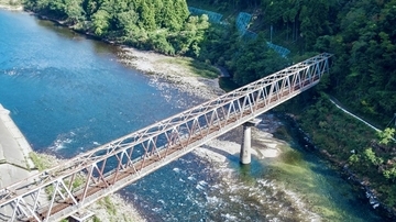 三江線「観光路線」へ取り組み進む JR廃止から3年、トロッコが鉄橋を渡り広島県内へ