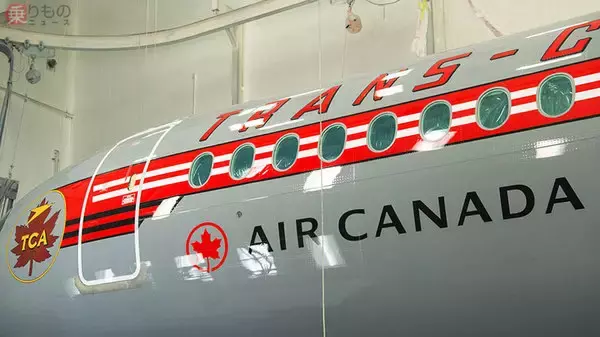 エア・カナダの特別塗装機 間もなくデビュー グレーに赤いラインが特徴
