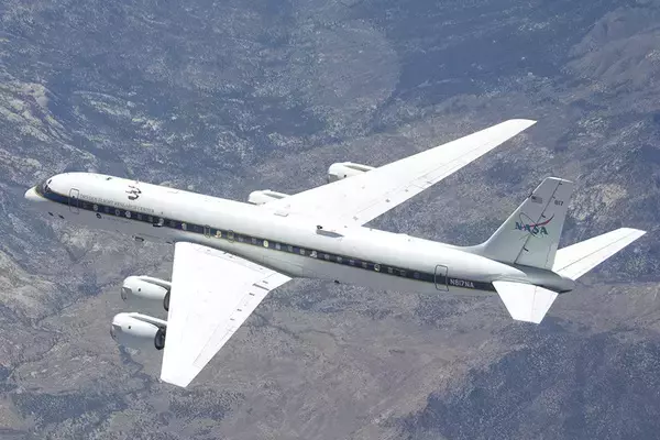 「いまや空飛ぶ骨董品 1機の「ダグラスDC-8」が“救世主”に!? 機齢51年、胸熱の「再就職」」の画像