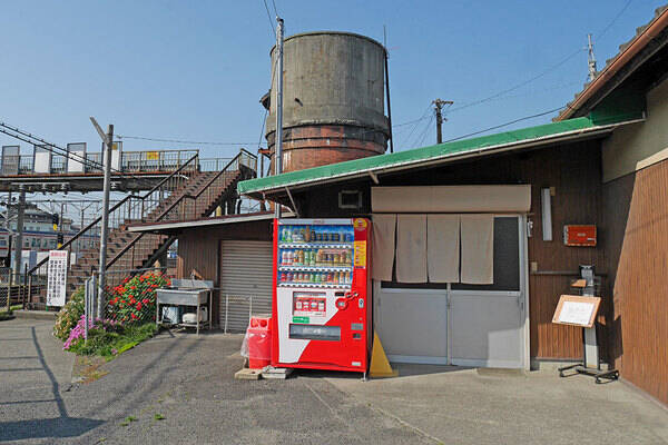 駅そばの名店も相次ぎ消滅 数減らす「駅ナカ＆駅前フード」 乗客減で薄利多売に逆風