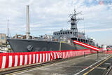 「海自 JMU横浜で最新鋭の掃海艦「えたじま」就役 世界最大級のFRP船」の画像1