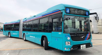 連節バス運行のパイオニアが「国産車」導入 幕張で3.30運行開始 京成バス