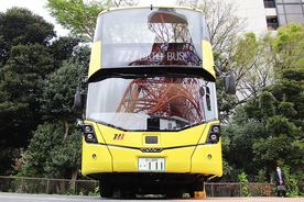 日本初導入の新型2階建てバス登場！ 英国製 はとバス初の「屋根なし専用車」