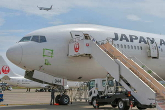 電撃引退のJAL「国内用777」はどんな飛行機？ 整備士出身JAL赤坂社長、機長、社員が語る！