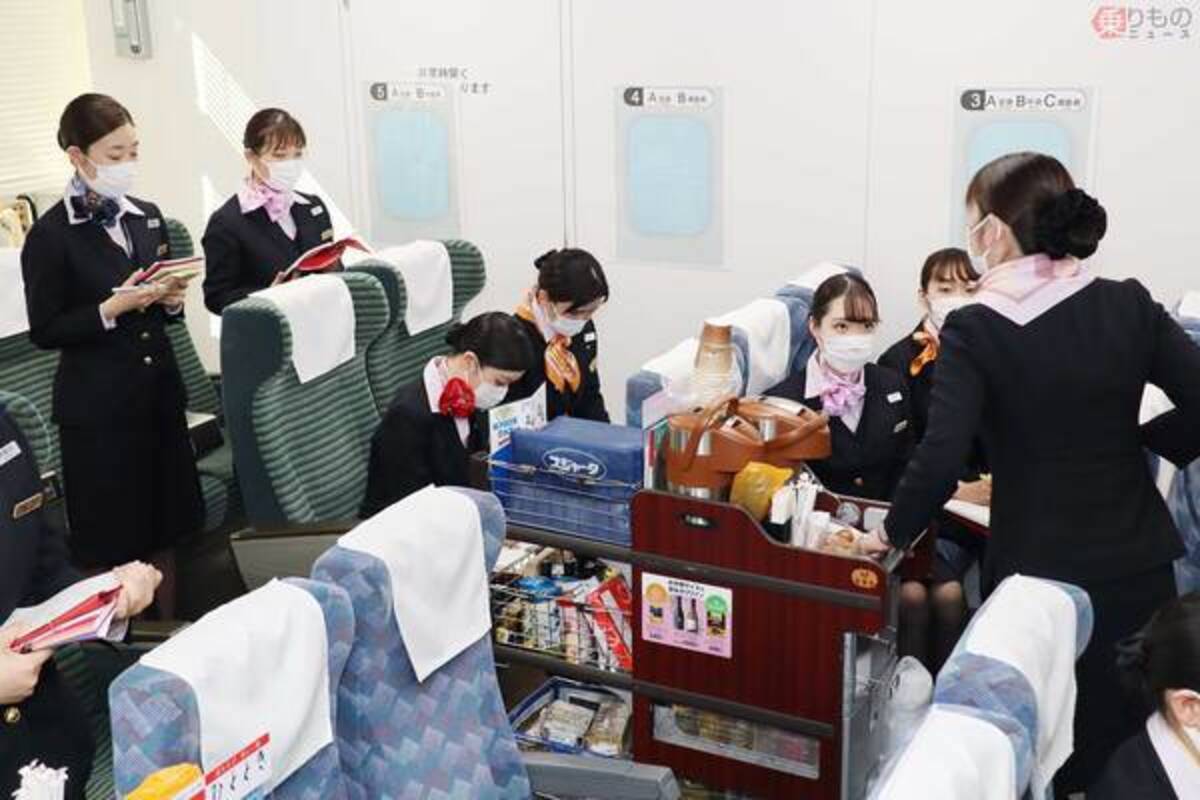 車内販売ワゴン なぜ行きすぎて戻るのか ユラユラしてるのか 新人パーサー研修を取材 2021年5月9日 エキサイトニュース