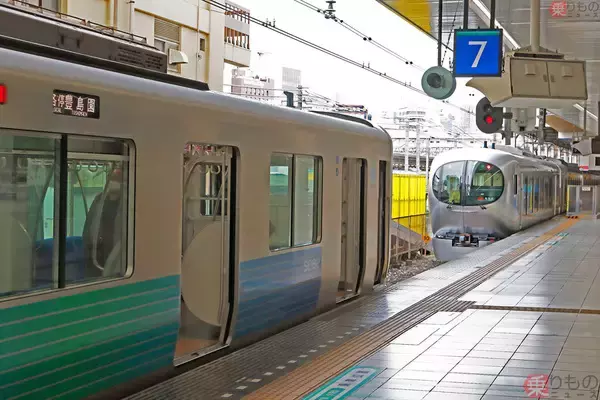 同じホームに列車が「縦列停車」する駅5選 電車と気動車の対面も!?