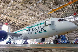 LCCでも「全機抗菌コーティング済旅客機」で運航へ JAL傘下LCC「ZIPAIR」 作業の様子