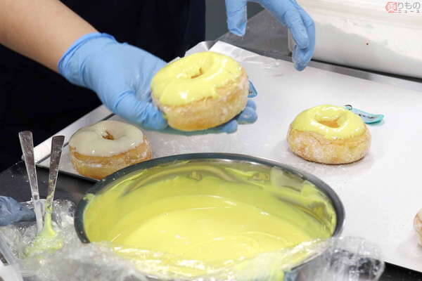 ドクターイエローの黄色はターメリックがよく似合う 「新幹線ドーナツ」誕生の裏側