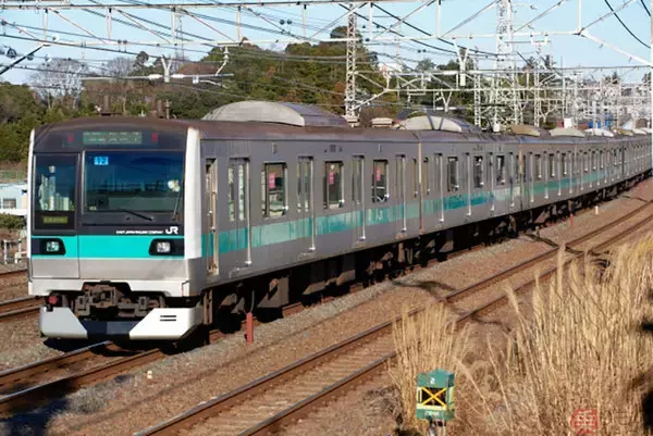 JR常磐線初のホームドア、馬橋駅に設置 稼働は約1か月後 軽量化されたスマート型